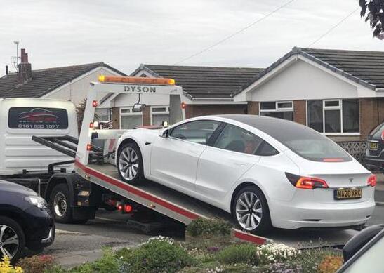 狂奔中的特斯拉屡次暴露质量问题:Model 3新车驾驶中掉落方向盘!
