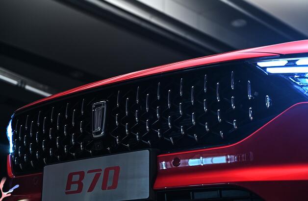 全新第三代奔腾B70官图首发 一抹惊“红” 不止性感