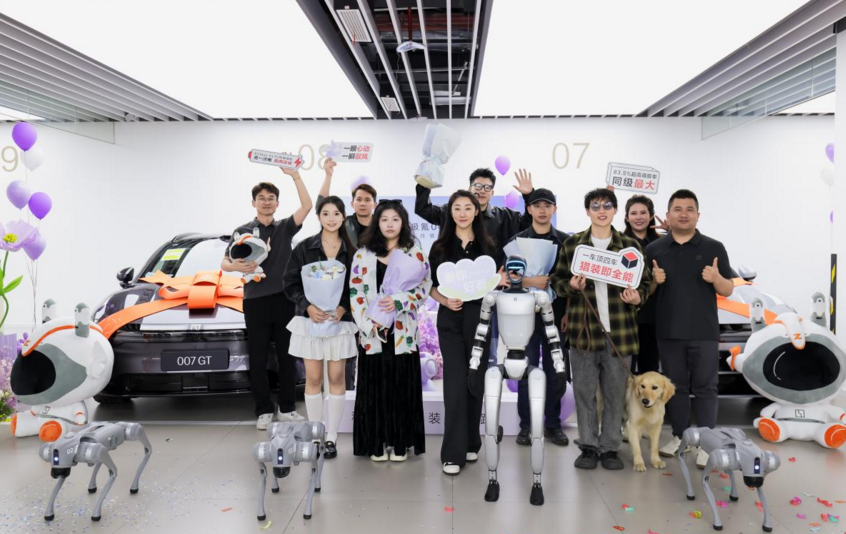 红黑内饰、紫漆最受欢迎，“科技猎装轿跑”极氪007GT开启全国交付