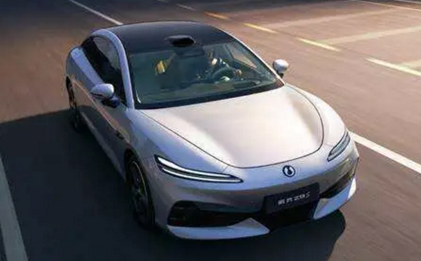 1100km 纯电续航行业最长，腾势 Z9S 正式上市